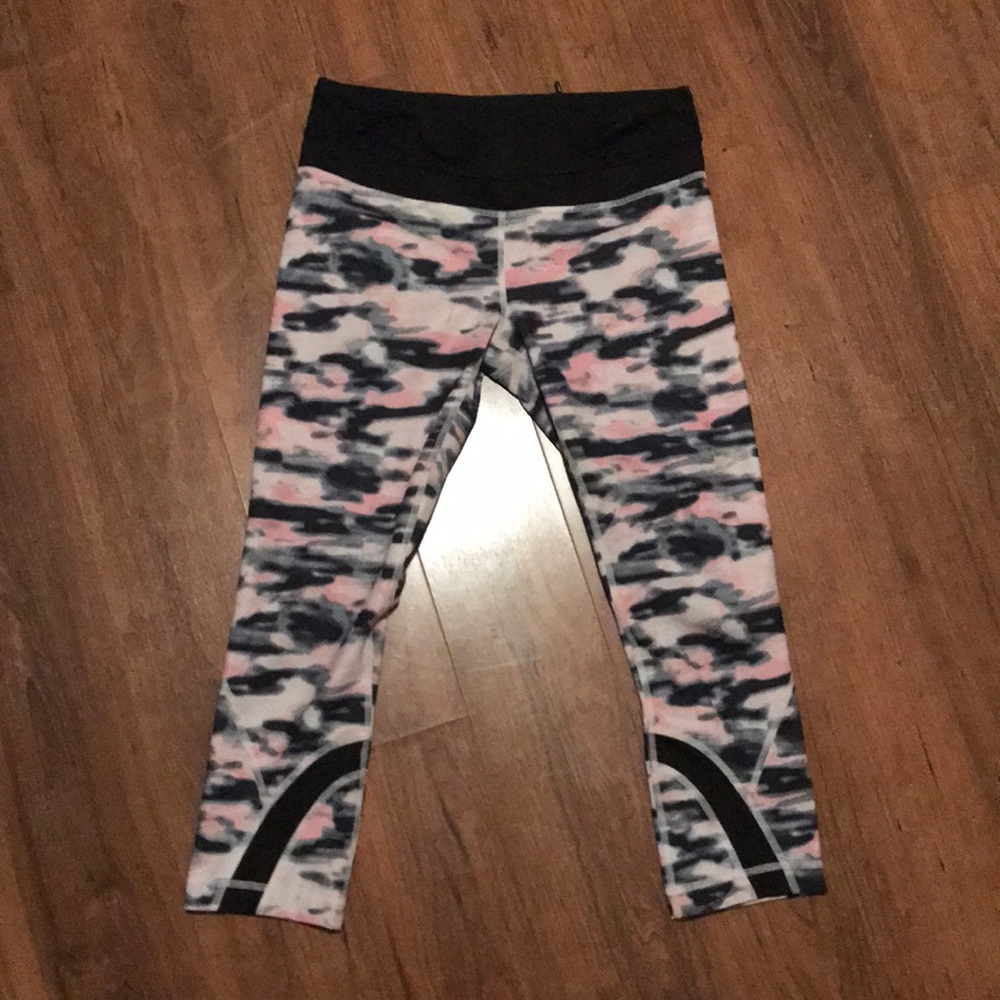 Lululemon pink and black workout capris